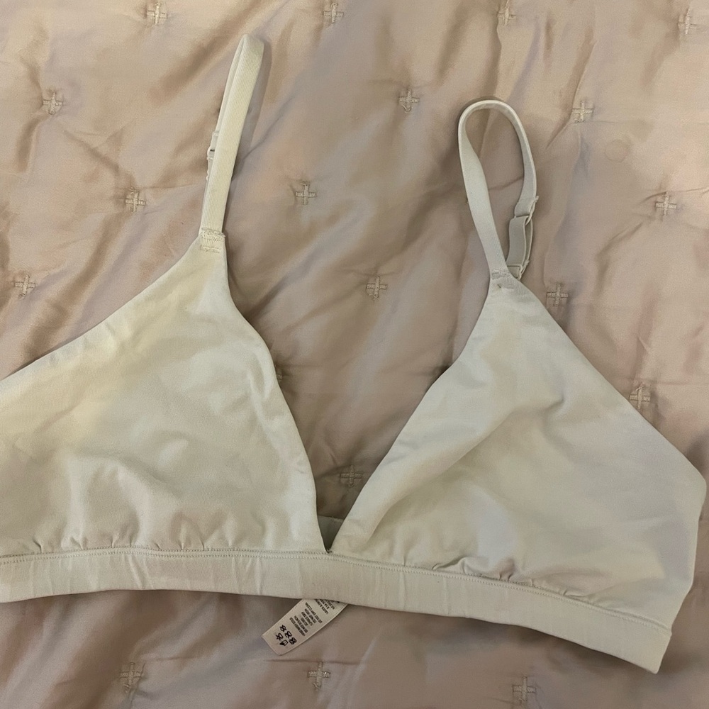 Skims fits everybody triangle bra